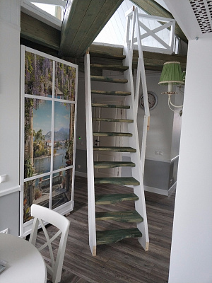 Покраска деревянных лестниц - пример 3